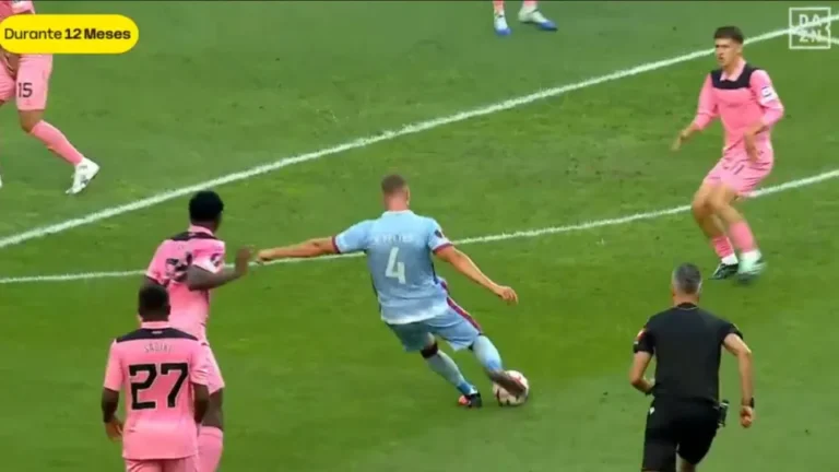 Volnei submits candidacy to Puskás with this great goal against Sunderland