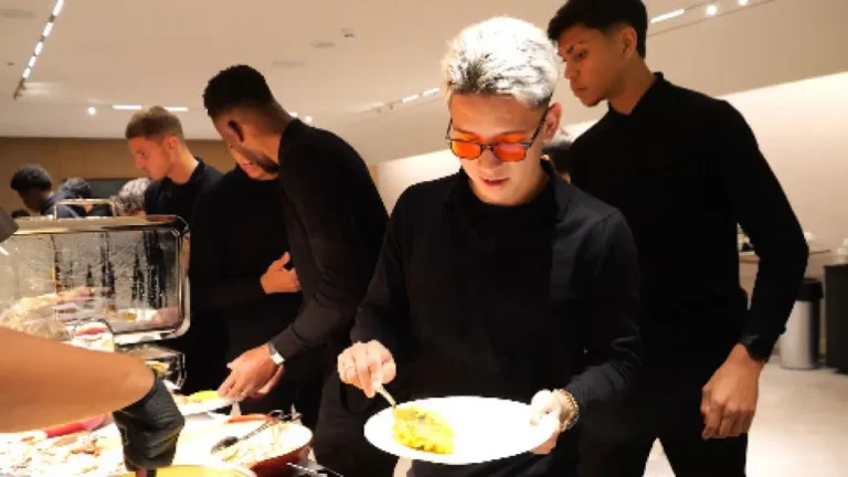 Arrive, see… and eat. This was Benfica’s trip to Cyprus